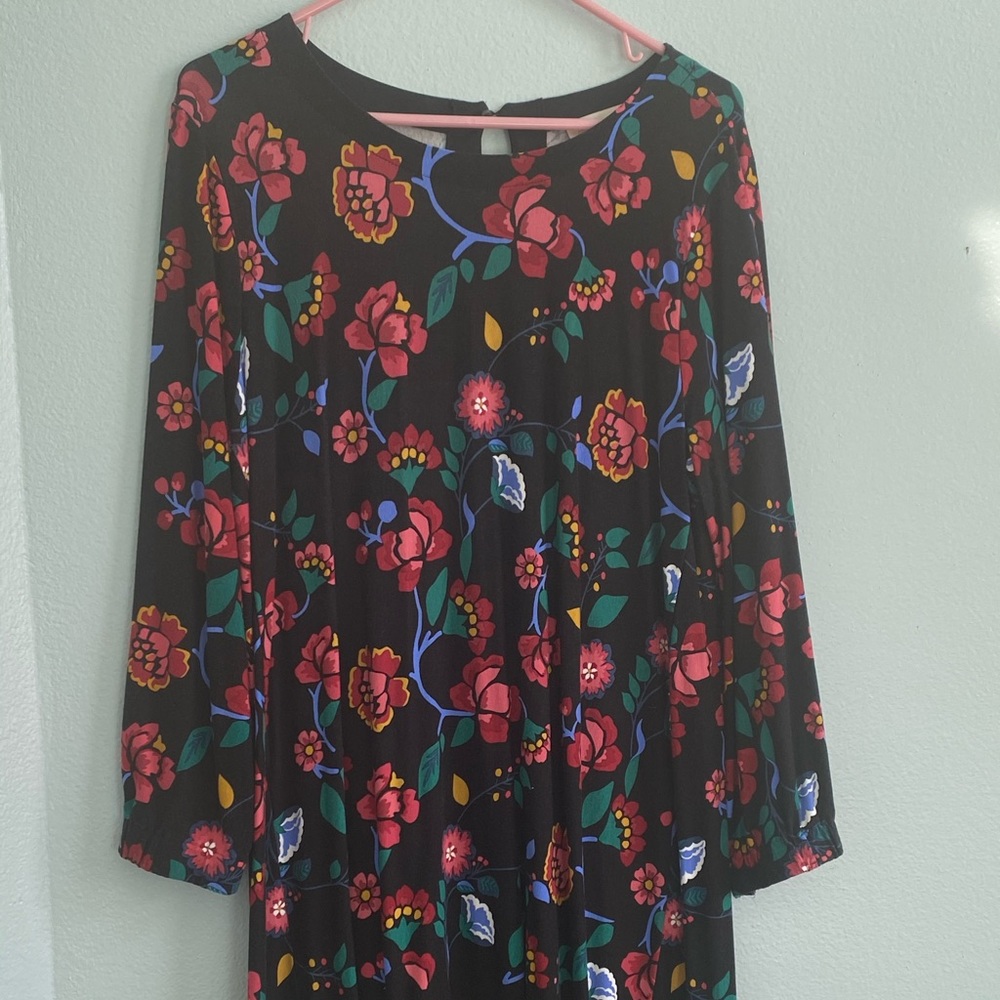 Floral print dress.